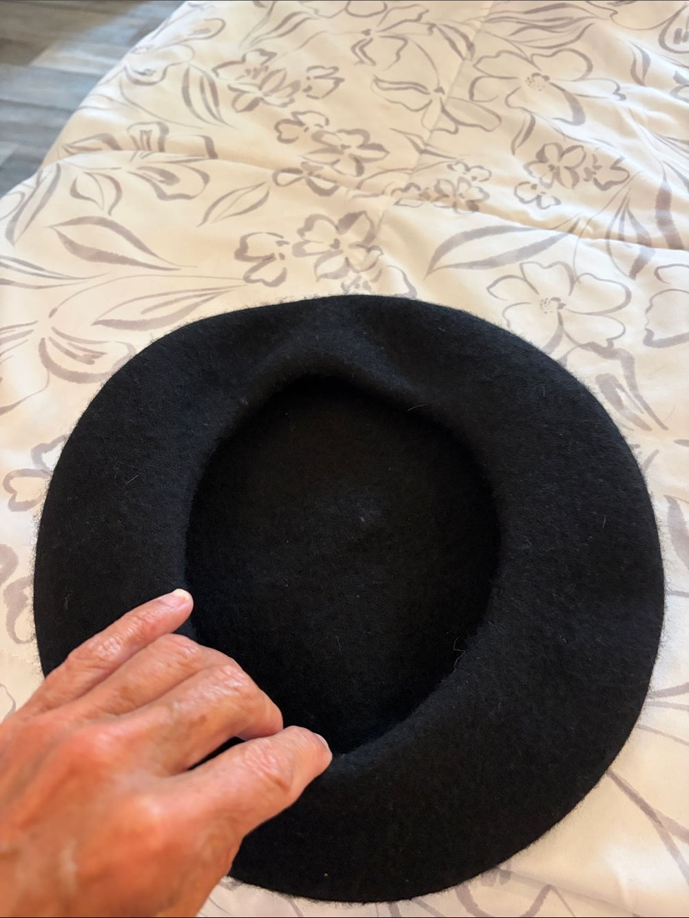 Classic Black Wool Beret - Picture 2 of 3